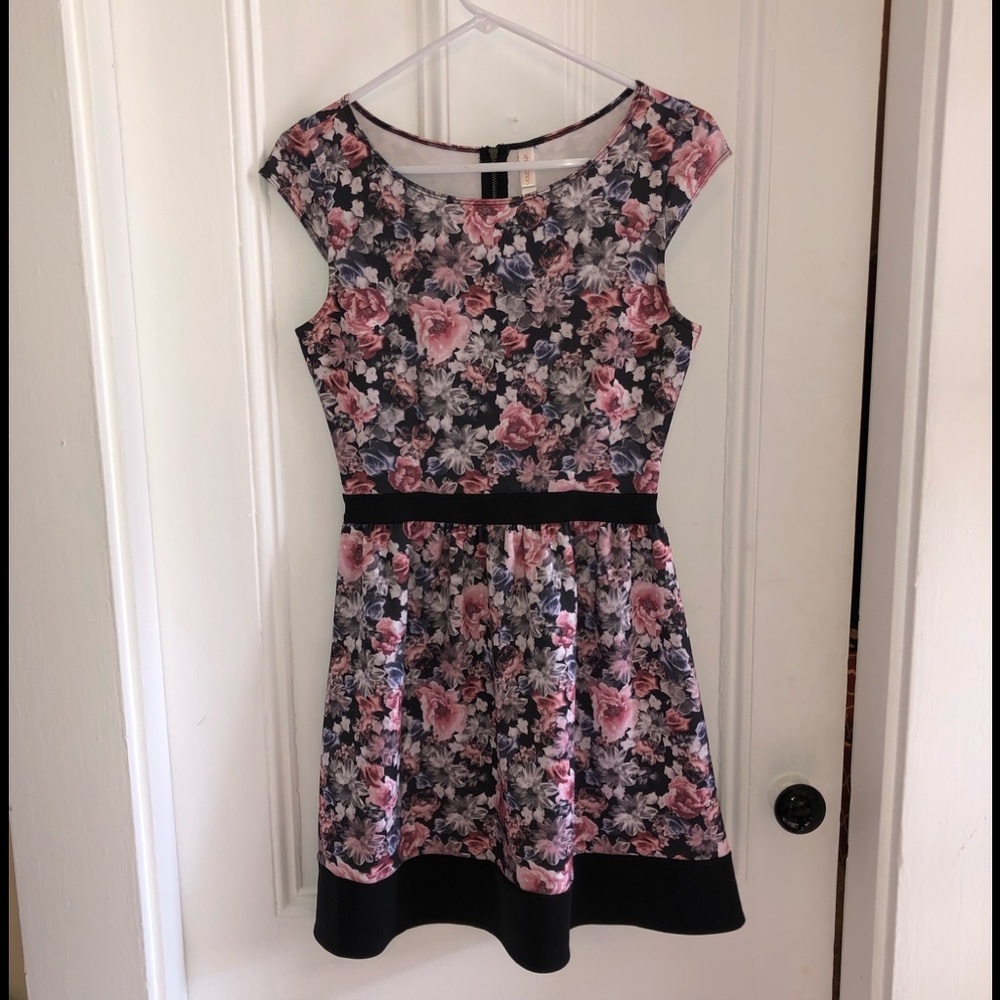 Floral singed waist flared dress!